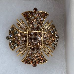 Brooch gold